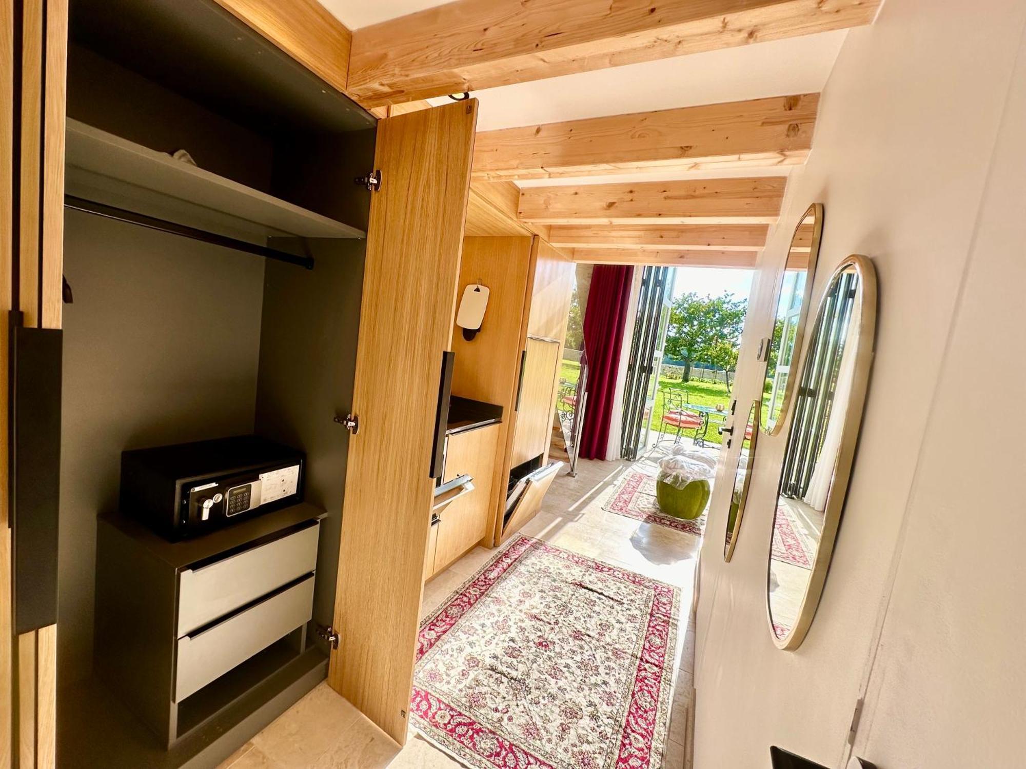 Chateau De Lafont Suites Saint-Vivien  Εξωτερικό φωτογραφία