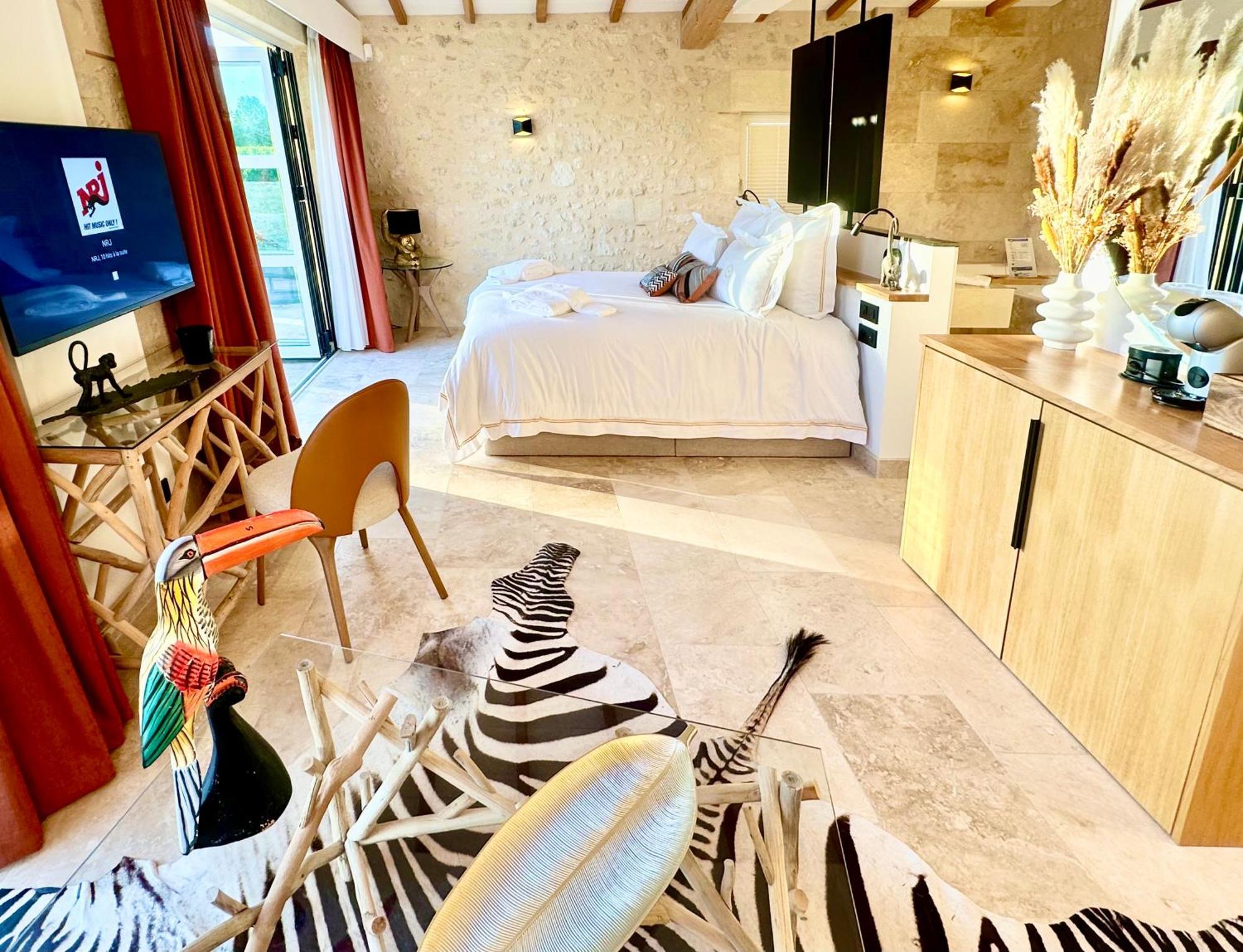 Chateau De Lafont Suites Saint-Vivien  Εξωτερικό φωτογραφία