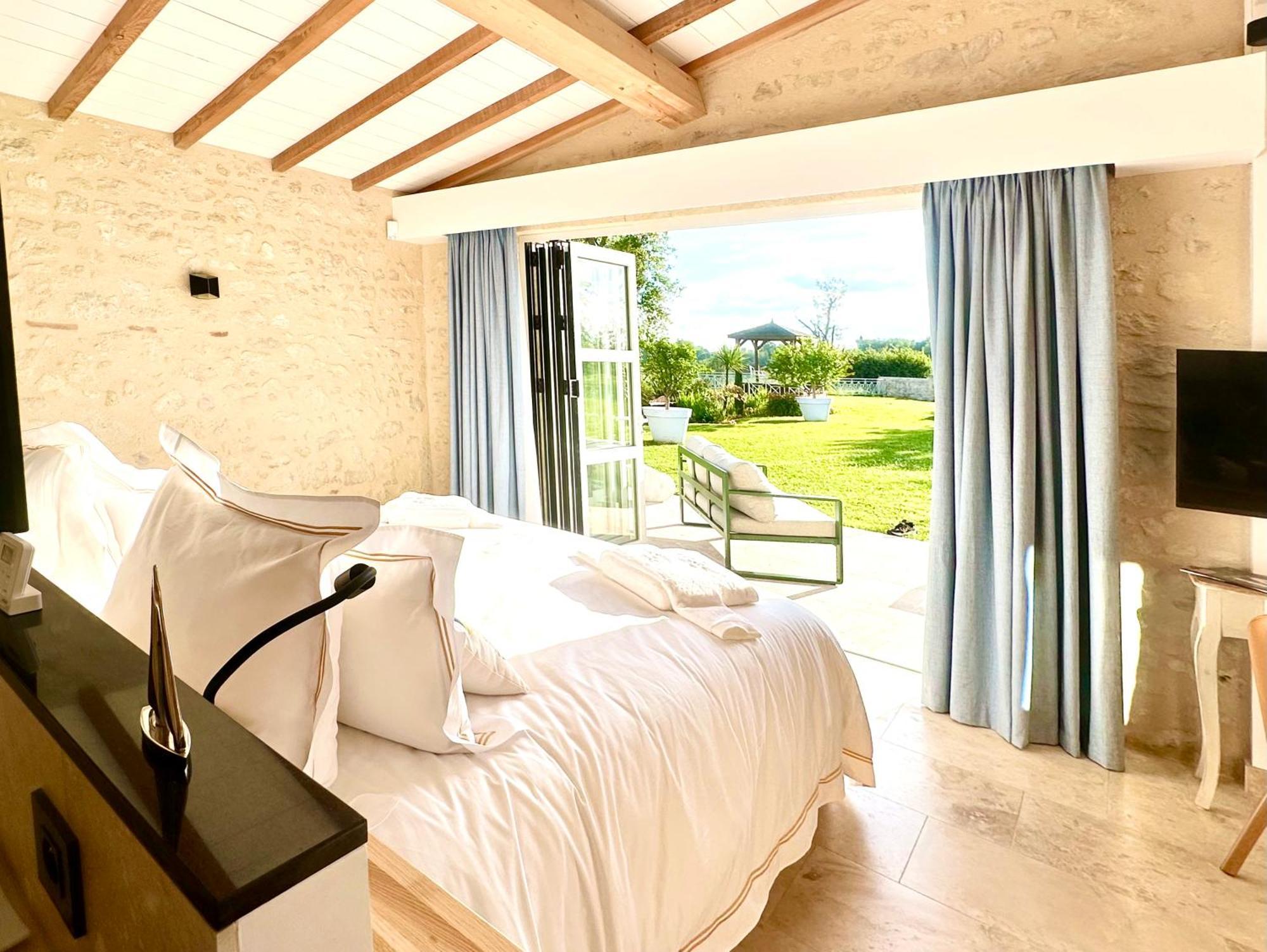 Chateau De Lafont Suites Saint-Vivien  Εξωτερικό φωτογραφία