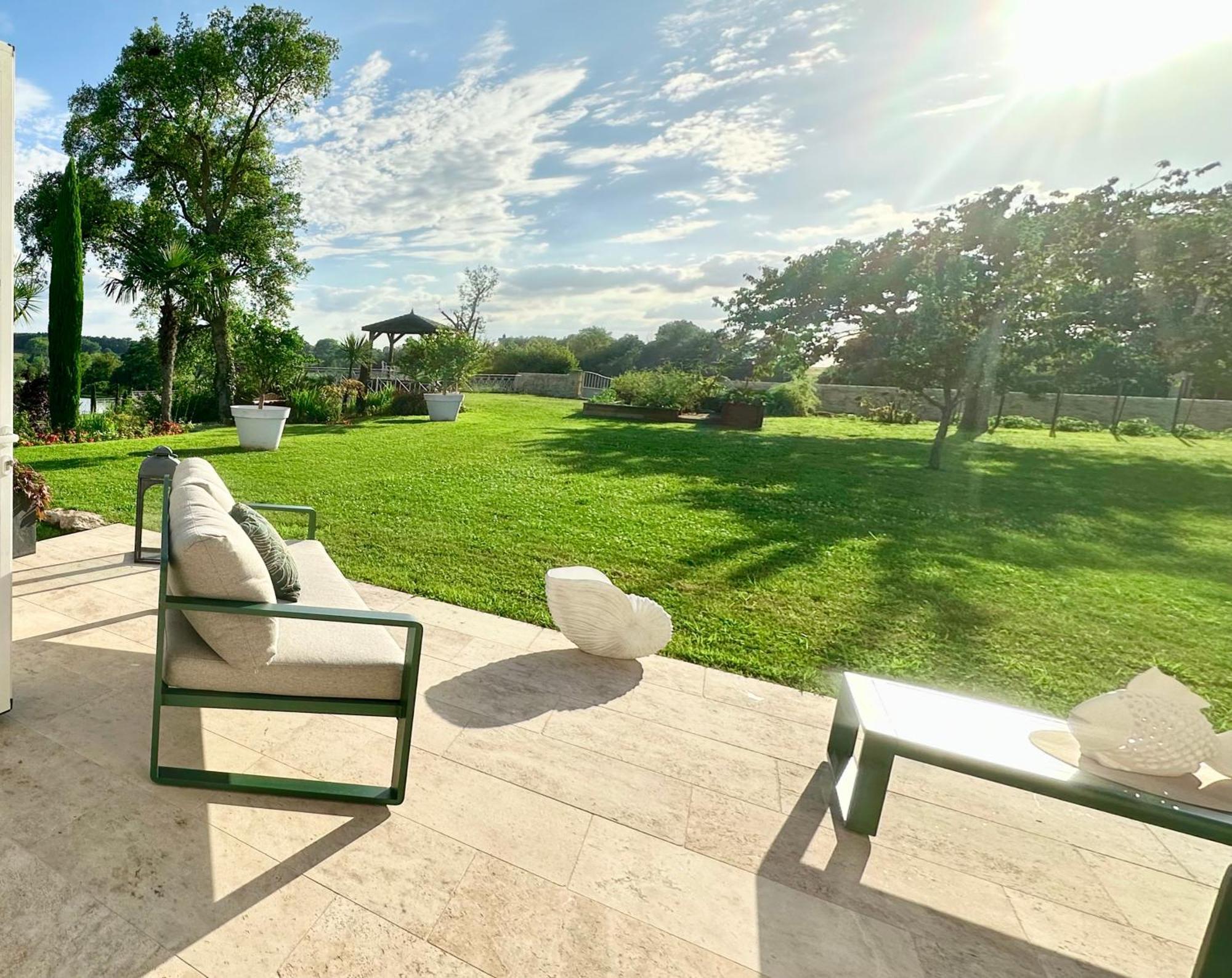 Chateau De Lafont Suites Saint-Vivien  Εξωτερικό φωτογραφία
