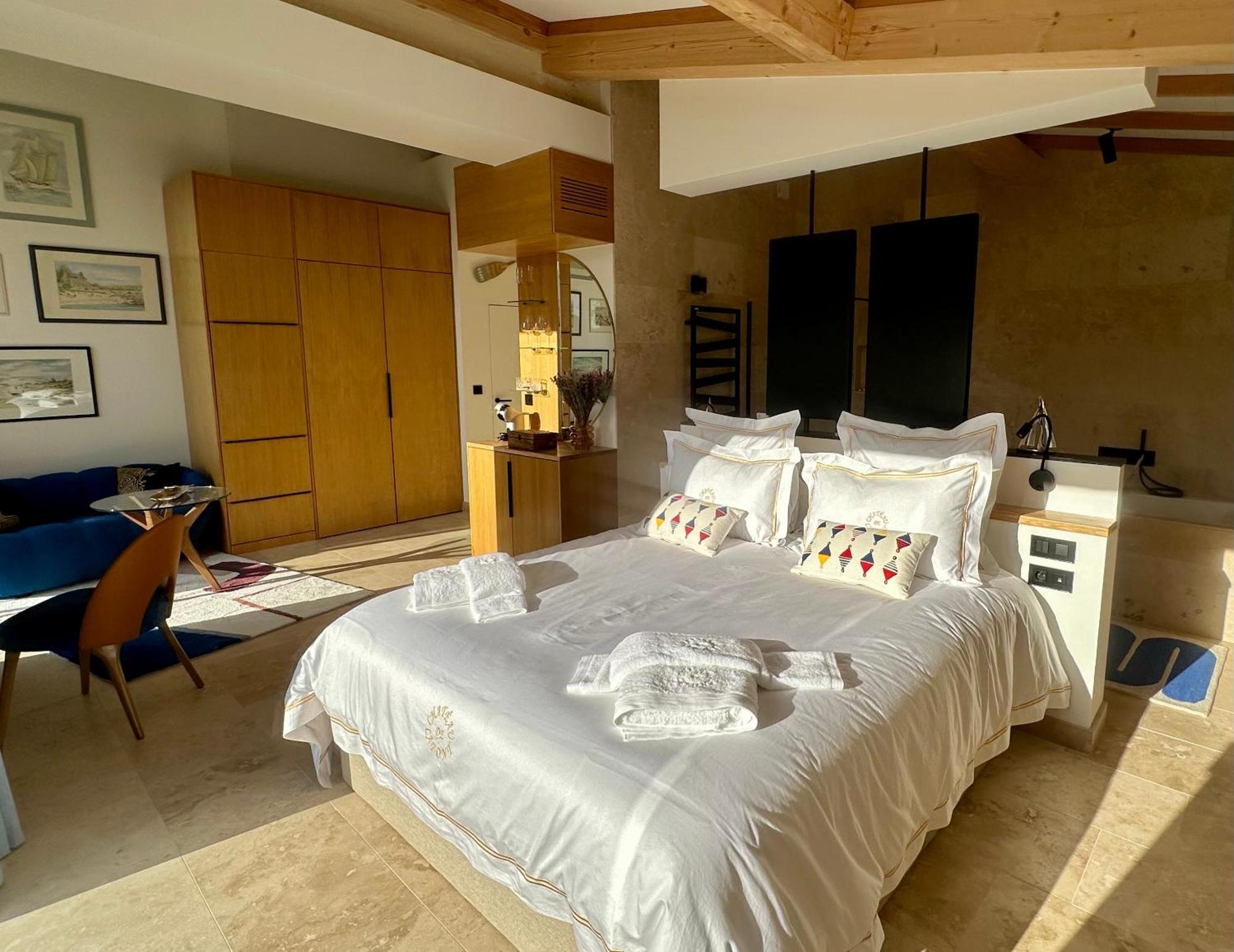 Chateau De Lafont Suites Saint-Vivien  Εξωτερικό φωτογραφία