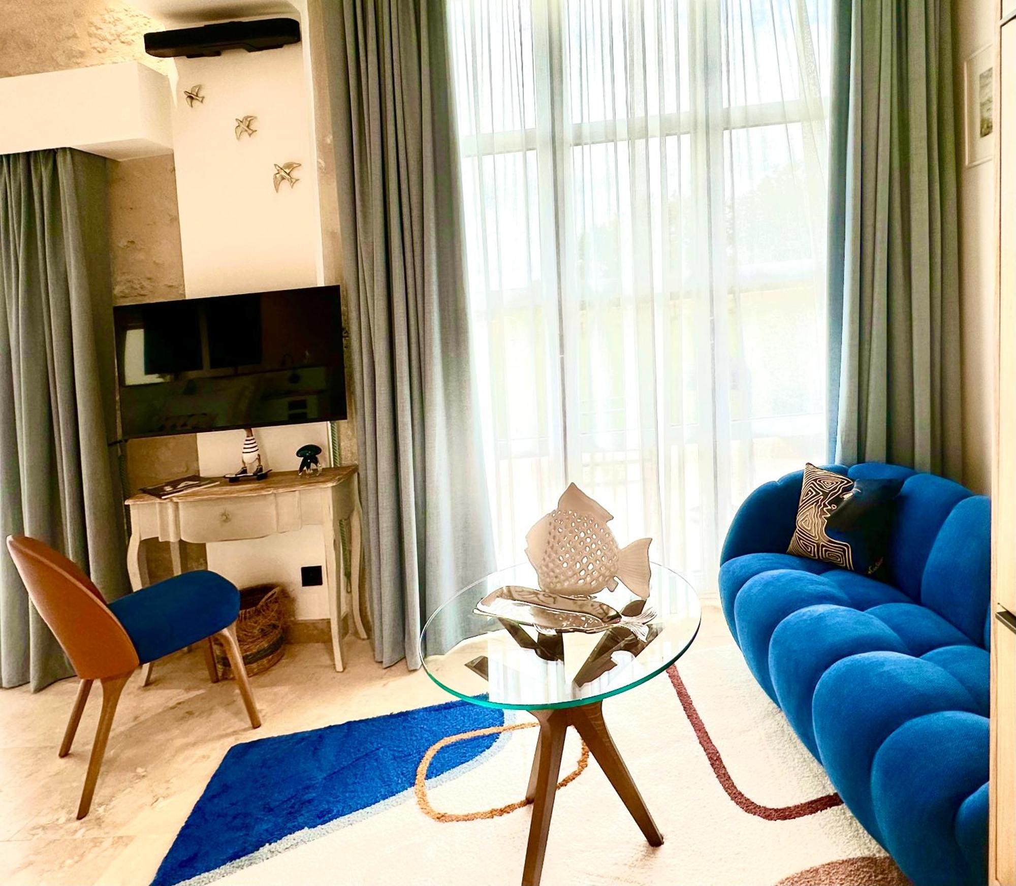 Chateau De Lafont Suites Saint-Vivien  Εξωτερικό φωτογραφία