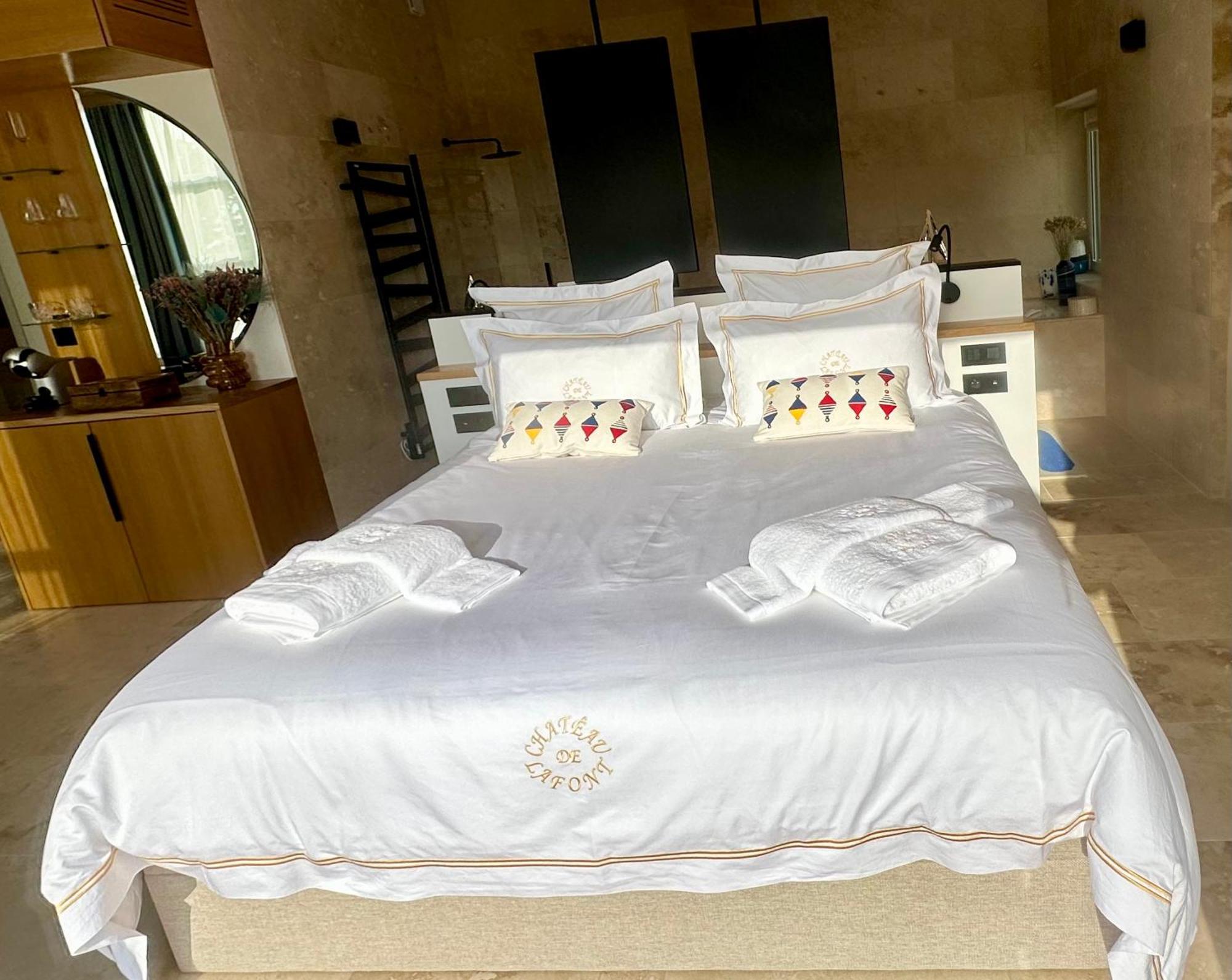 Chateau De Lafont Suites Saint-Vivien  Εξωτερικό φωτογραφία