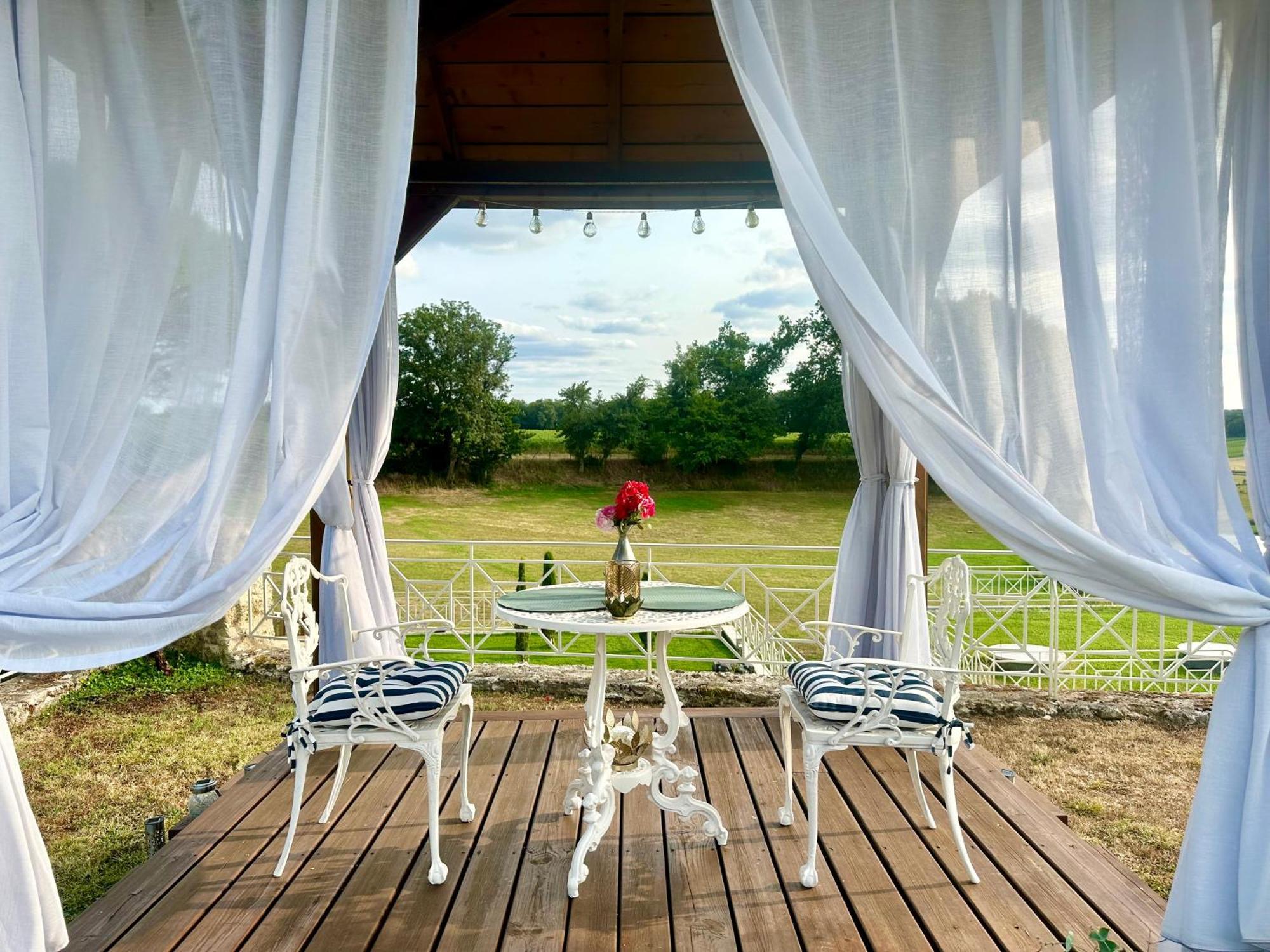 Chateau De Lafont Suites Saint-Vivien  Εξωτερικό φωτογραφία