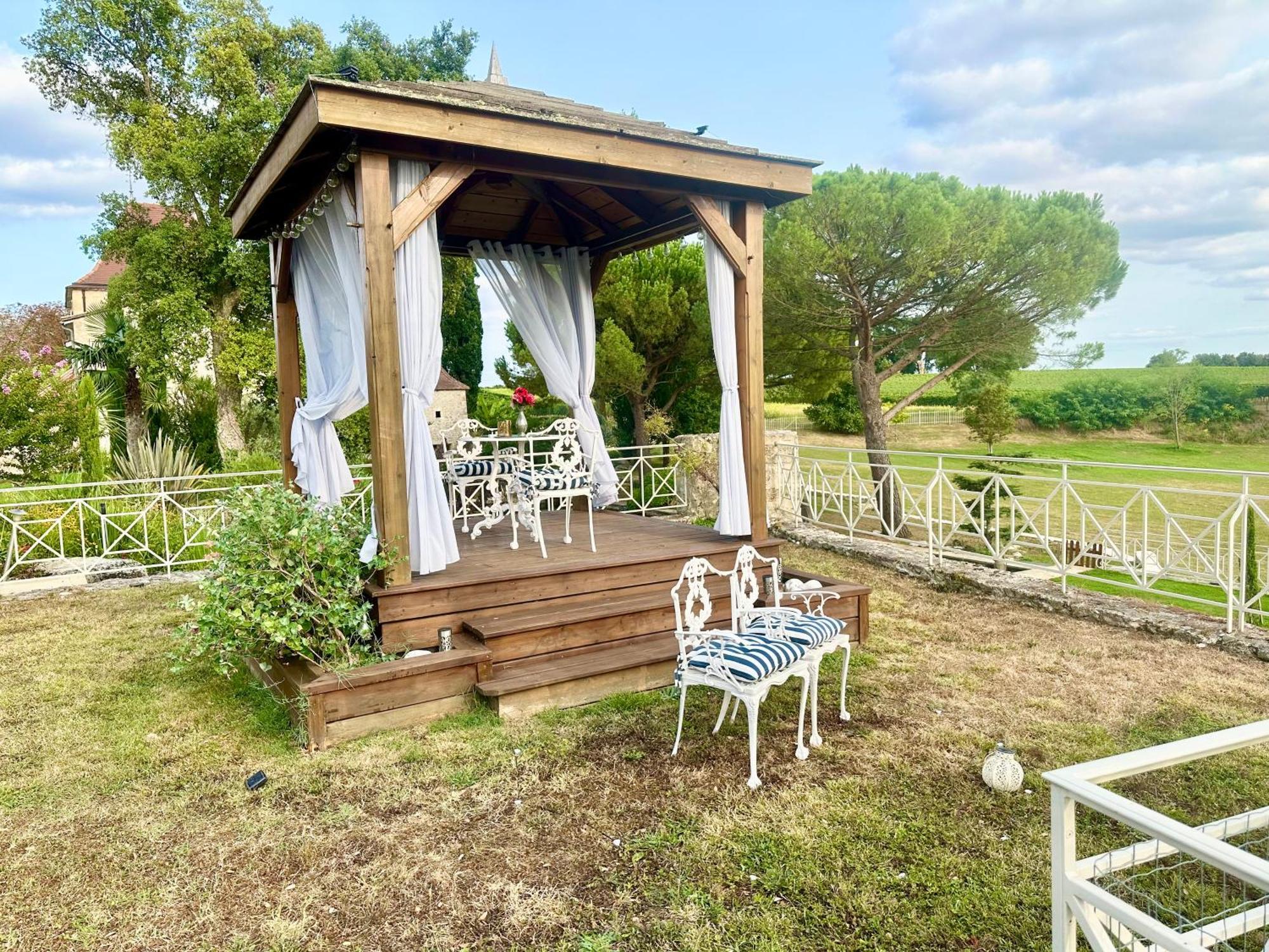 Chateau De Lafont Suites Saint-Vivien  Εξωτερικό φωτογραφία