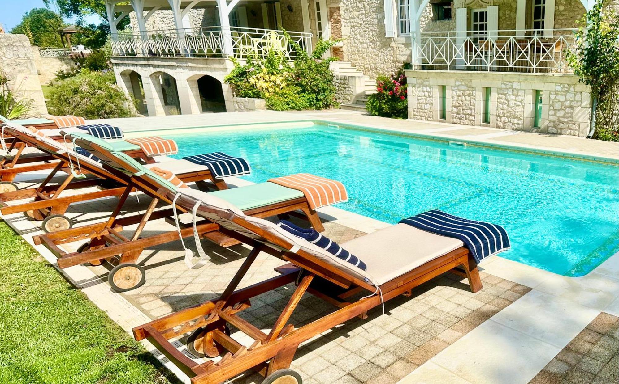 Chateau De Lafont Suites Saint-Vivien  Εξωτερικό φωτογραφία