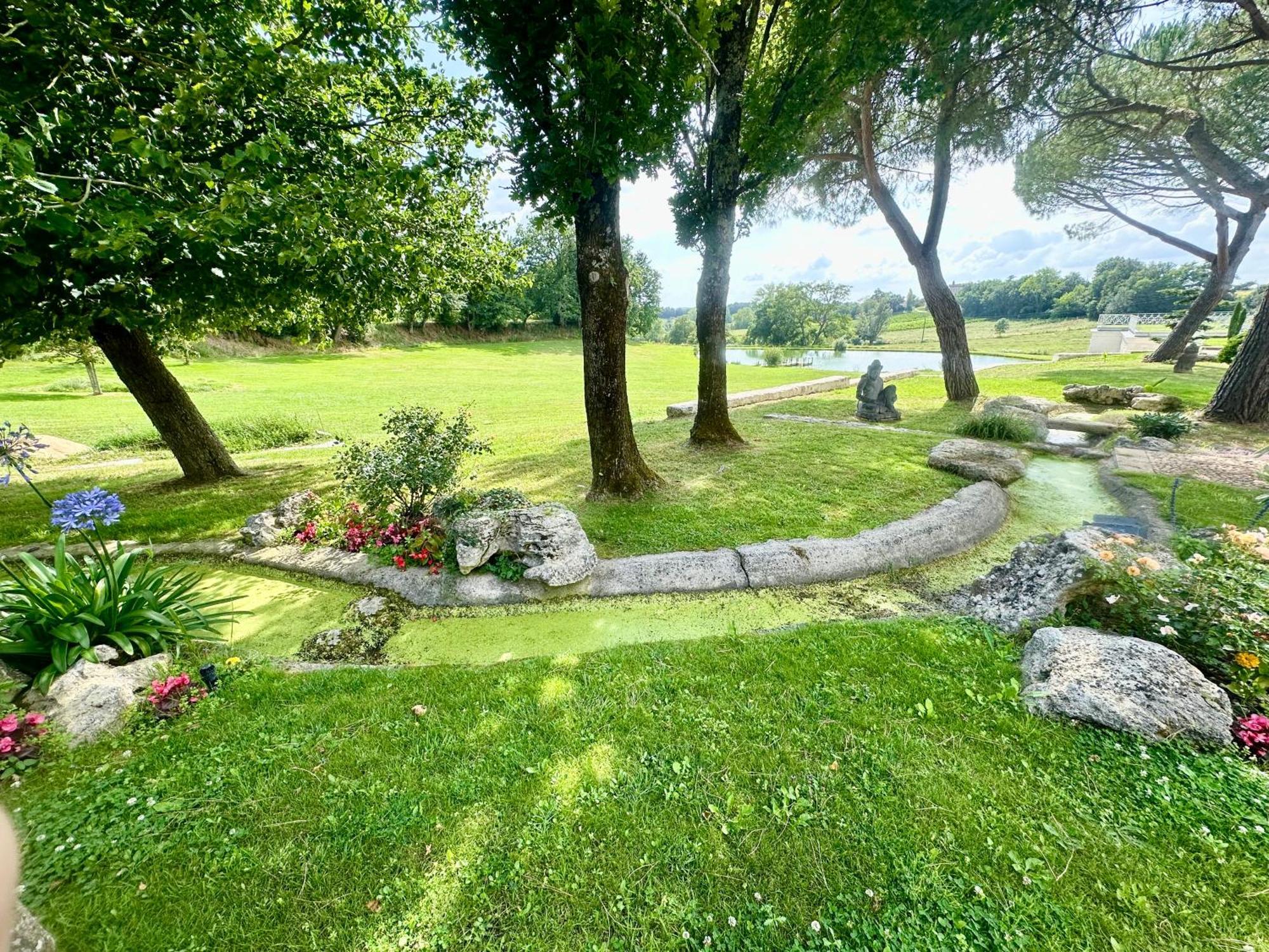 Chateau De Lafont Suites Saint-Vivien  Εξωτερικό φωτογραφία