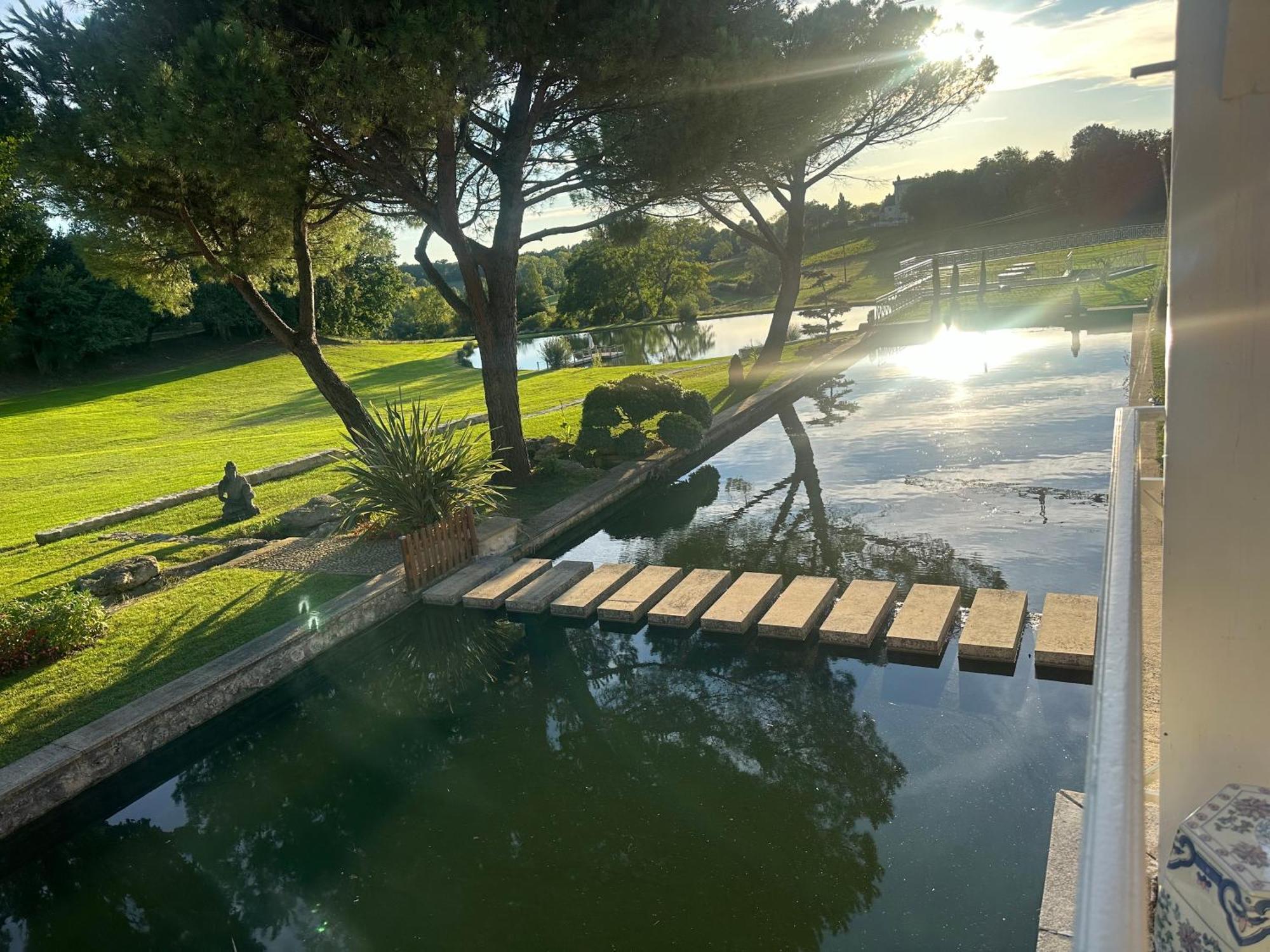 Chateau De Lafont Suites Saint-Vivien  Εξωτερικό φωτογραφία